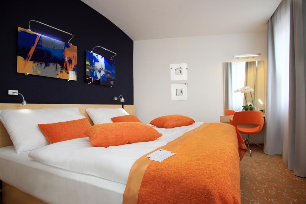 Orea Hotel Atrium Otrokovice Room photo