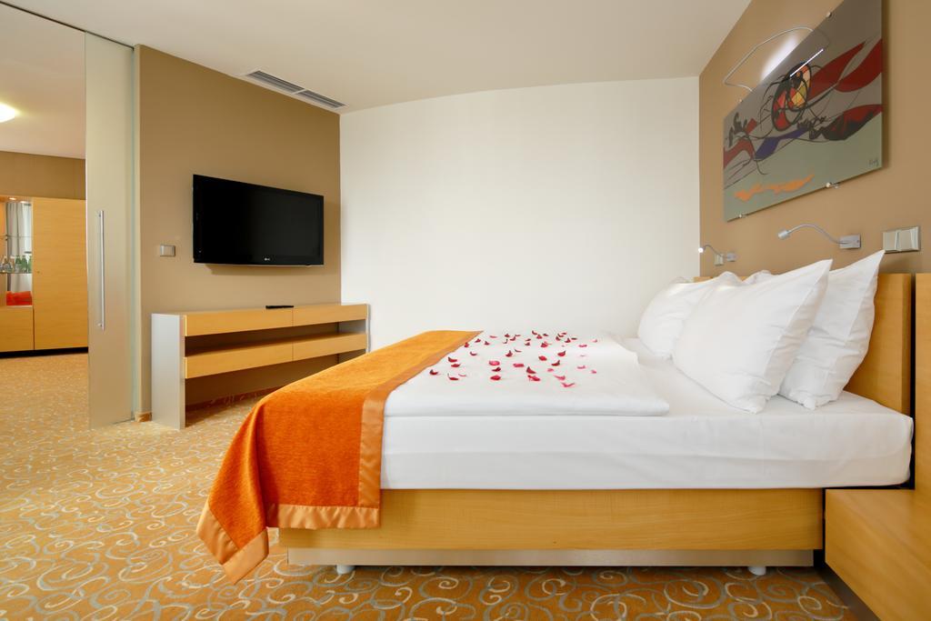 Orea Hotel Atrium Otrokovice Room photo